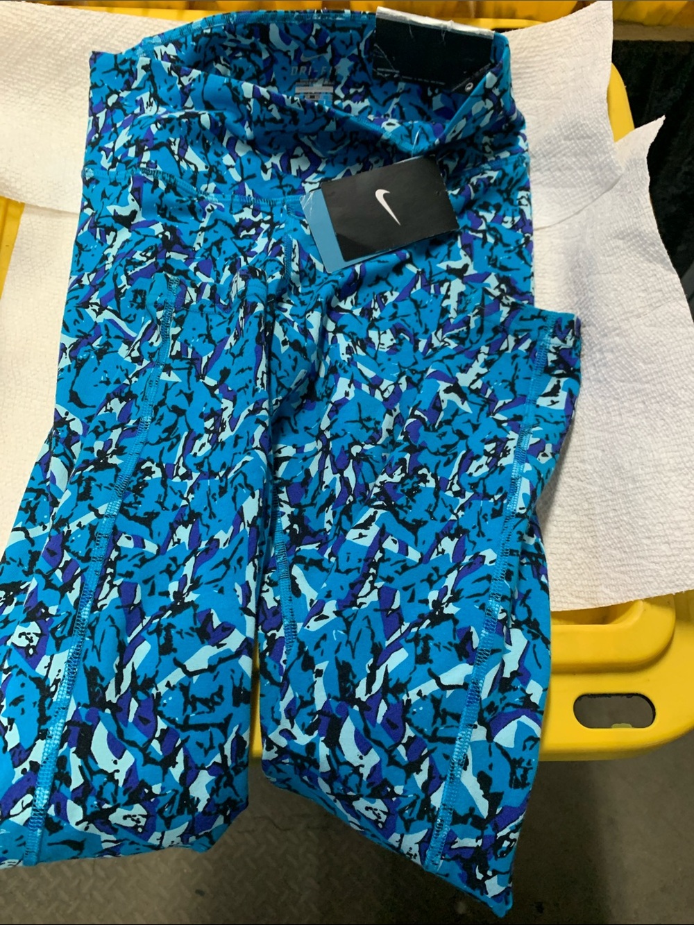Nike XS Wonen’s Turquoise & Blue Camo Leggings
